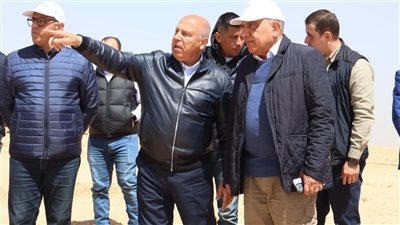  وزيرا الكهرباء والنقل يتفقدان منطقة جبل الجلالة لبدء إقامة عدد من مشروعات طاقة الرياح