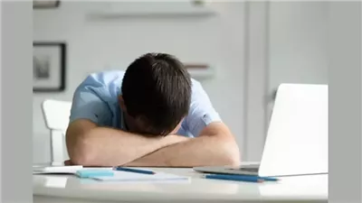 أسباب الشعور الدائم بالإرهاق والصداع والنسيان المتكرر.. علامات لا يجب تجاهلها