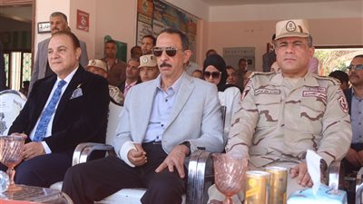 بالتزامن مع احتفالات العيد القومي..محافظ سوهاج يشهد عدد من الأنشطة والفعاليات بمدرسة سوهاج الثانوية الزخرفية العسكرية