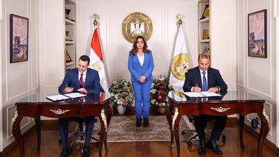 وزيرة التنمية المحلية تشهد توقيع عقد لتشغيل منظومة الرصد الجوي الذكي بالمحافظات