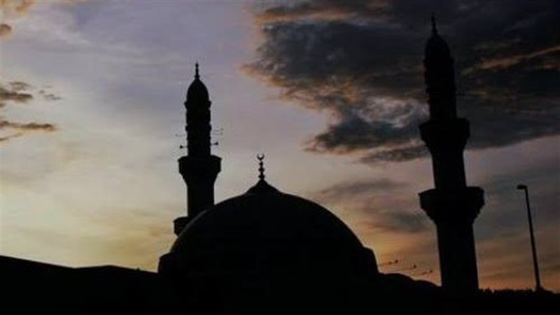 موعد اذان العشاء 