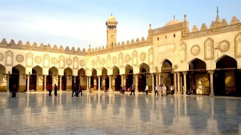 موعد اذان العشاء 