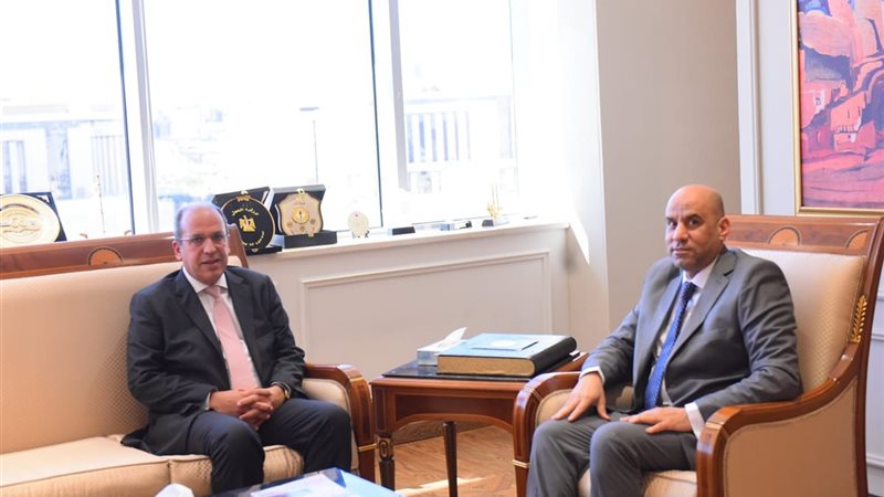 وزير العمل ورئيس