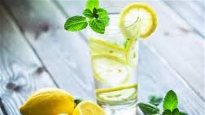 فوائد شرب الماء بالليمون