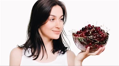 دراسة حديثة تكشف فوائد الكرز البري الحامض للصحة والنوم والقلب