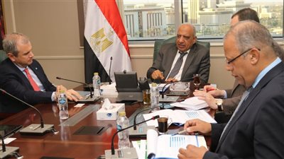 وزير الكهرباء يتابع مع الكازار الإماراتية تطورات مشروعات رياح الزعفرانة والغردقة بقدرة 1500 ميجاوات