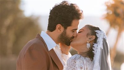 ثراء جبيل تثير الجدل بصورة رومانسية مع زوجها بعد أزمة قبلة آية سماحة