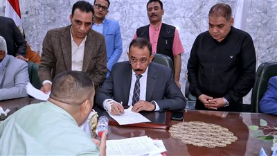 محافظ سوهاج يعقد اللقاء الجماهيري الأسبوعي لبحث مطالب المواطنين وحل مشكلاتهم