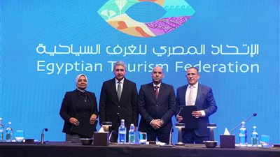 وزارة العمل تطلق مبادرة لتسريع تراخيص الأجانب بالمنشآت السياحية خلال يومين