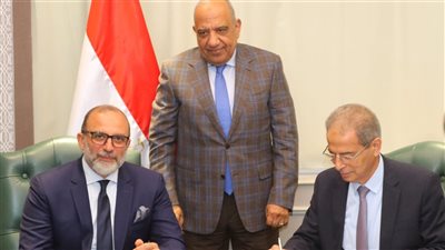 وزير الكهرباء يشهد مراسم بروتوكول تعاون بين القابضة واتصالات مصر لإحلال العدادات التقليدية بالذكية