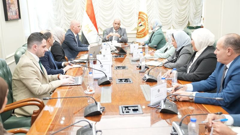 لقاء وزير العمل