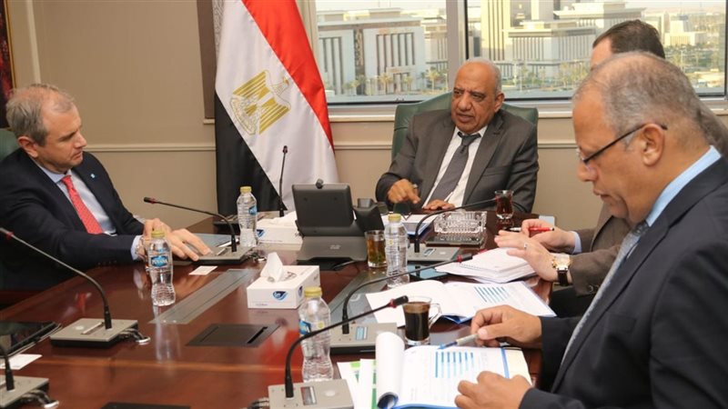 وزير الكهرباء خلال