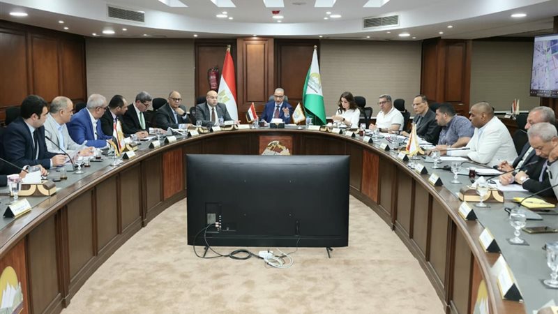 اجتماع محافظ الجيزة
