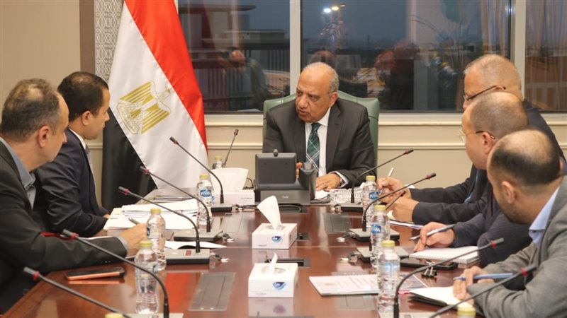 وزير الكهرباء خلال