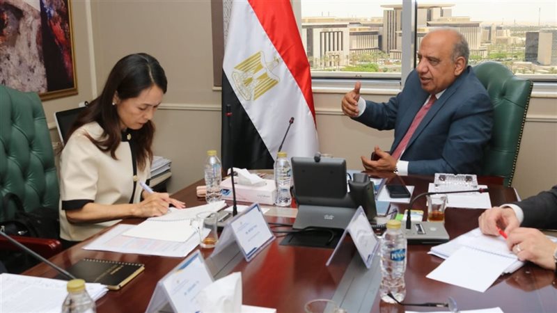 وزير الكهرباء خلال