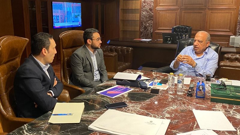 وزير الكهرباء يجتمع مع وفد سكاتك