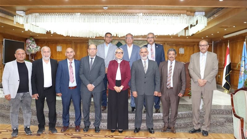 محافظ الوادي الجديد وهيئة الطاقة الذرية
