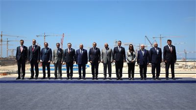 المدير العام روساتوم ورئيس الوزراء يشهدان تركيب وعاء المفاعل الثاني بمحطة الضبعة النووية 