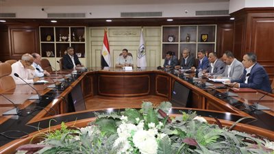سكرتير عام بنى سويف يعقد اجتماعاً لمتابعة ملف إزالة التعديات والمتغيرات المكانية
