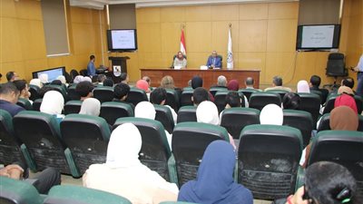 محافظ بني سويف يلتقي المشاركين بالدورة الرابعة من المبادرة الوطنية للمشروعات الخضراء 