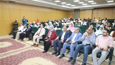 محافظ بني سويف يشهد الندوة التثقيفية للتوعية بحقوق ذوي الإعاقة ويسلم أجهزة