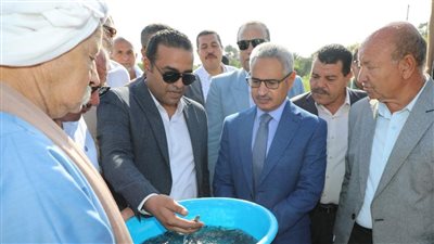 محافظ بنى سويف يشهد إلقاء دفعة من الزرّيعات ضمن مشروع الاستزراع السمكي