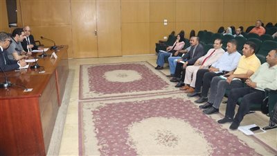 نائب محافظ بني سويف يعقد اجتماعاً لمتابعة جهود لجنة المشروعات المتوسطة والصغيرة
