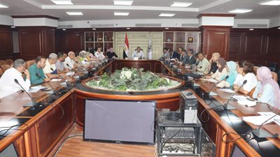 سكرتير عام بنى سويف يعقد اجتماعاً لمتابعة سير العمل في ملف التصالح