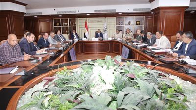 محافظ بني سويف يترأس اجتماع اللجنة العليا للبت لتقنين أراض أملاك الدولة