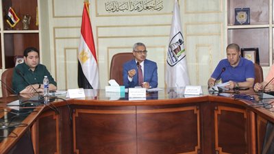 محافظ بني سويف يعقد اجتماعاً لتحسين الخدمة في قطاع المياه والصرف الصحي 