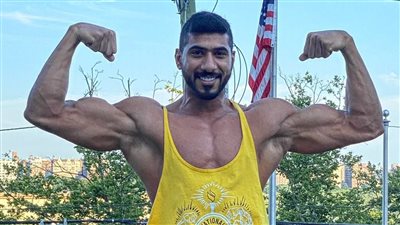 عبدالرحمن عبدالله.. 7 سنوات من الالتزام تصنع بطلًا في كمال الأجسام
