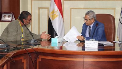 محافظ بني سويف يوجه بتوفير الرعاية الصحية والاجتماعية لبعض الحالات الإنسانية