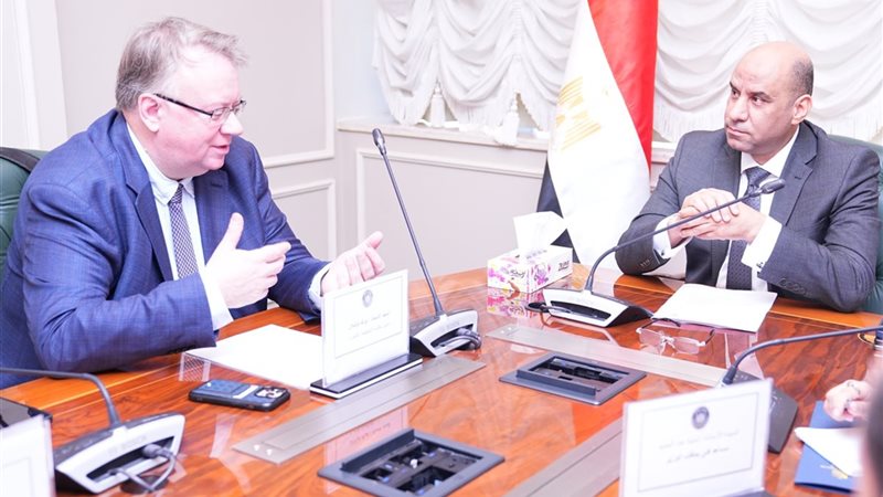 اجتماع وزير العمل