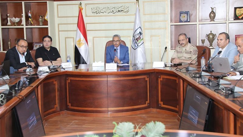 إجتماع المحافظ لمتابعة
