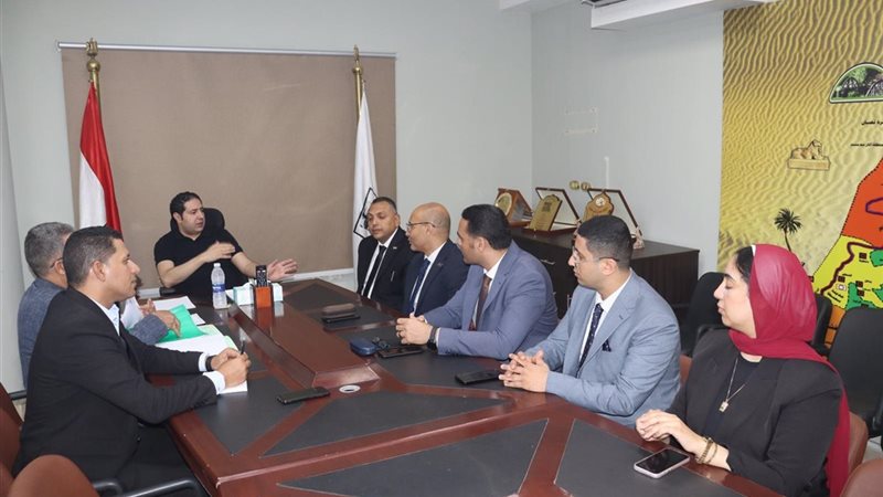 نائب المحافظ مع وفد وزارة الاتصالات