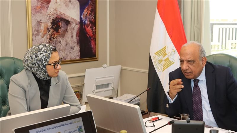 وزير الكهرباء خلال اللقاء