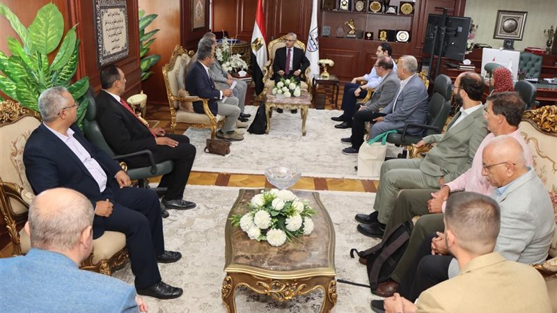 المحافظ مع وفد الوكالة الايطالية