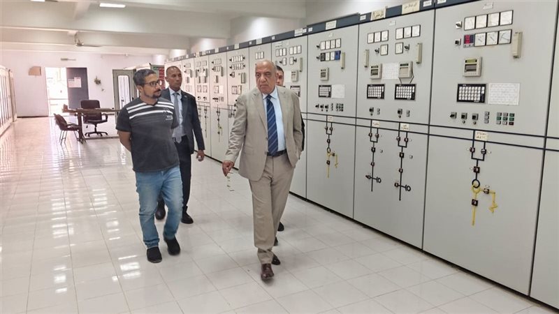 وزير الكهرباء يتفقد