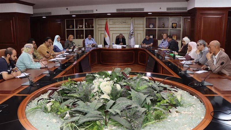 إجتماع المحافظ لحل مشاكل الايواء