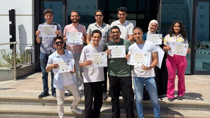 طلاب الجامعة الذين