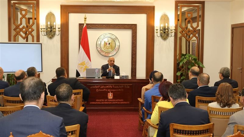 وزير الكهرباء خلال