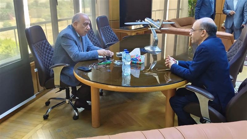 وزير الكهرباء خلال