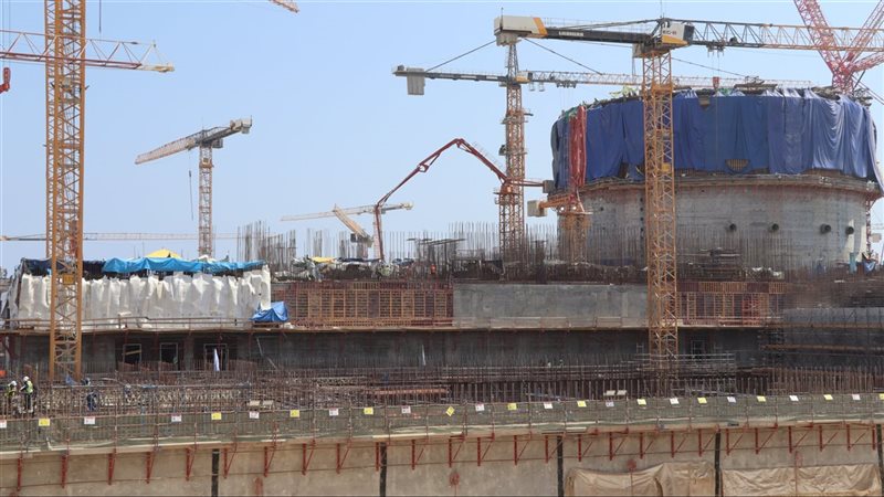 أعمال الصبة الخرسانية لمبنى التحكم للوحدة النووية