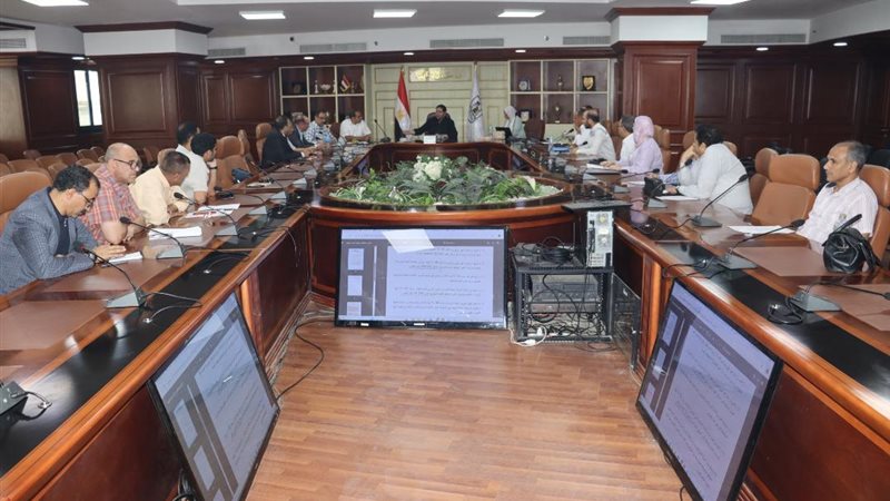إجتماع نائب المحافظ بأعضاء اللجنة