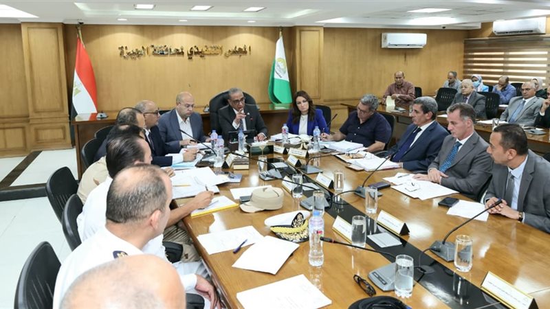 اجتماع محافظ الجيزة