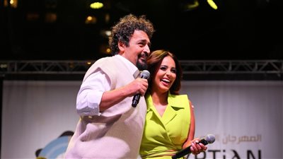 رنا سماحة تتألق أمام أكثر من 15 ألف متفرج في المهرجان المصري القبطي بكندا.. وتفاجئ الجمهور بالغناء مع حميد الشاعري