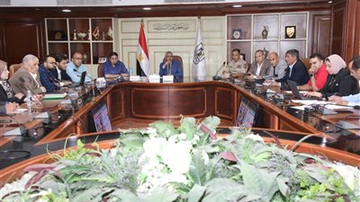 محافظ بني سويف يناقش الموقف للانتهاء من مشروعات «حياة كريمة»