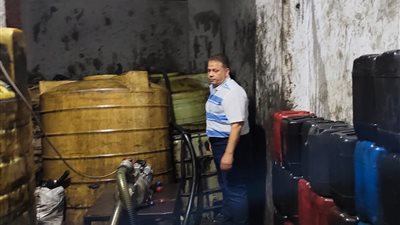 بسلة في البن وزيوت مستعملة.. ضبط أطنان من السلع المغشوشة والمواد الفاسدة في الجيزة