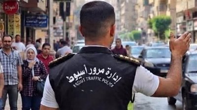مرور أسيوط يحسم الفوضي فى الشوارع..حملات مكثفة لضبط مخالفات التاكسي وتطبيق القانون