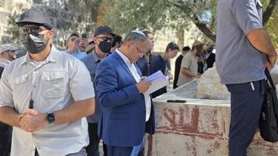 بن غفير يقتحم المسجد الأقصى بحماية قوات الاحتلال ويؤدي طقوسًا تلمودية